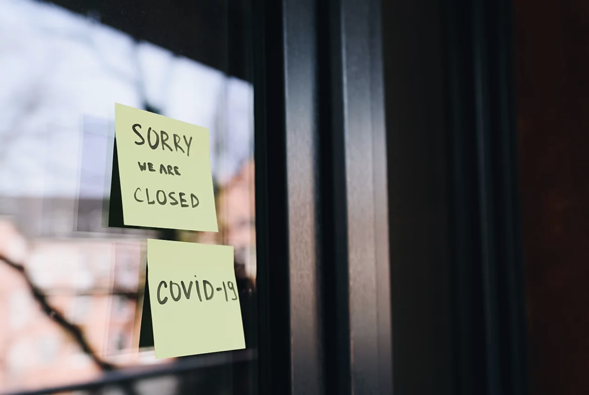 Two post-it notes on a window, the first reads: Sorry we are closed, the second reads: COVID-19
